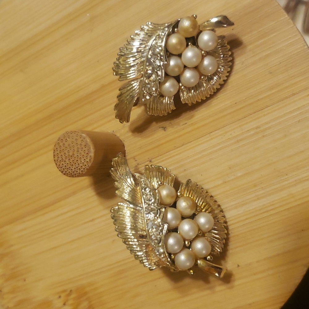 Coro vintage clip on earrings